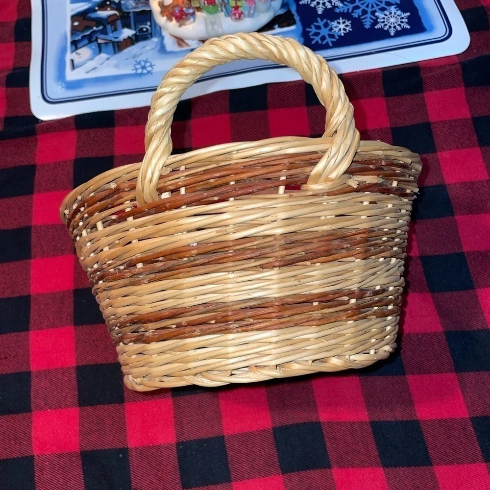 Vintage Round 9” Circumference wicker Basket